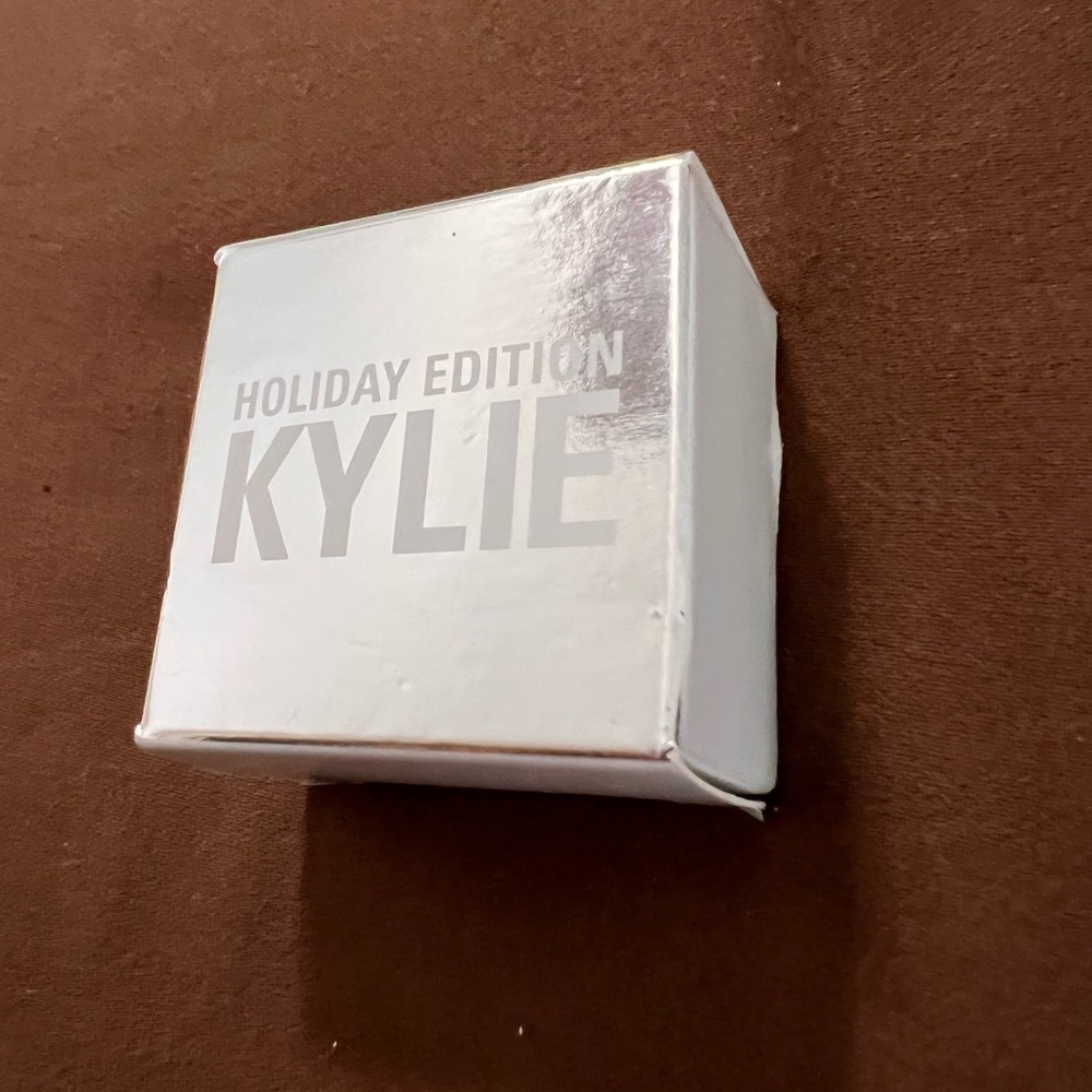 Kylie cosmetics crème shadow